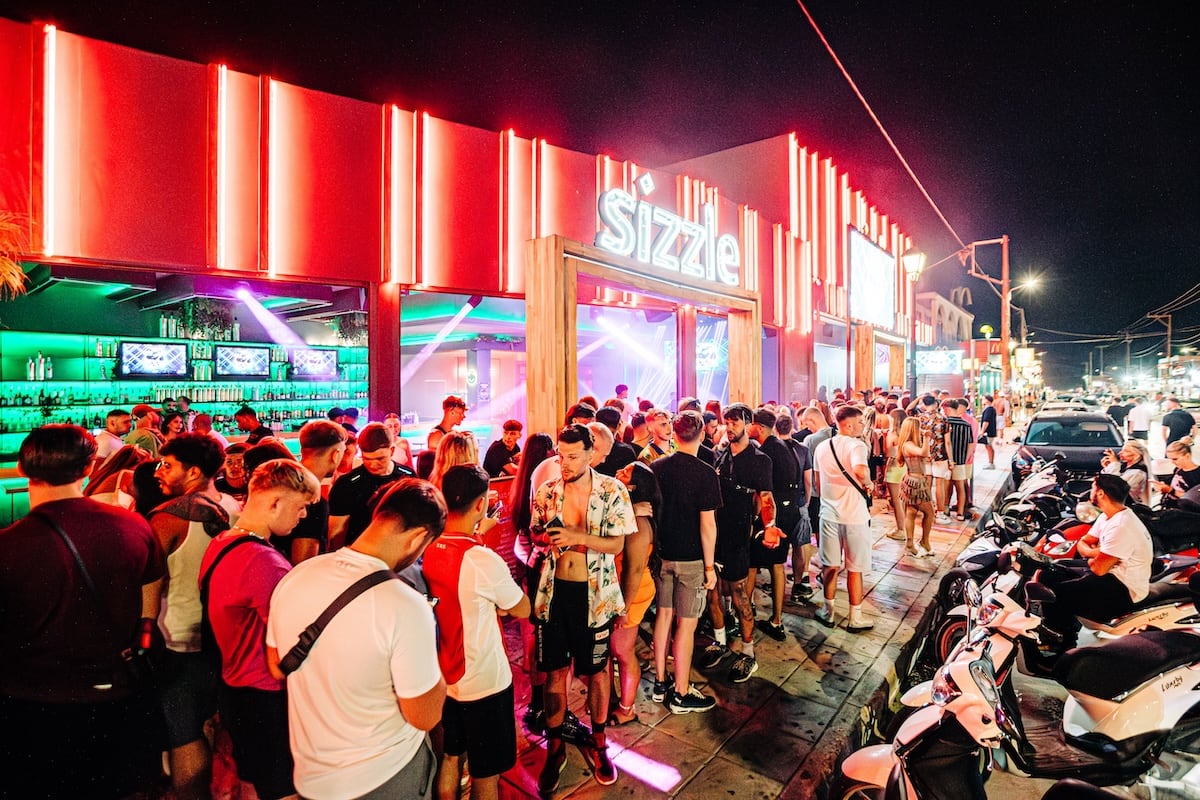 Wonderland - Doors Close